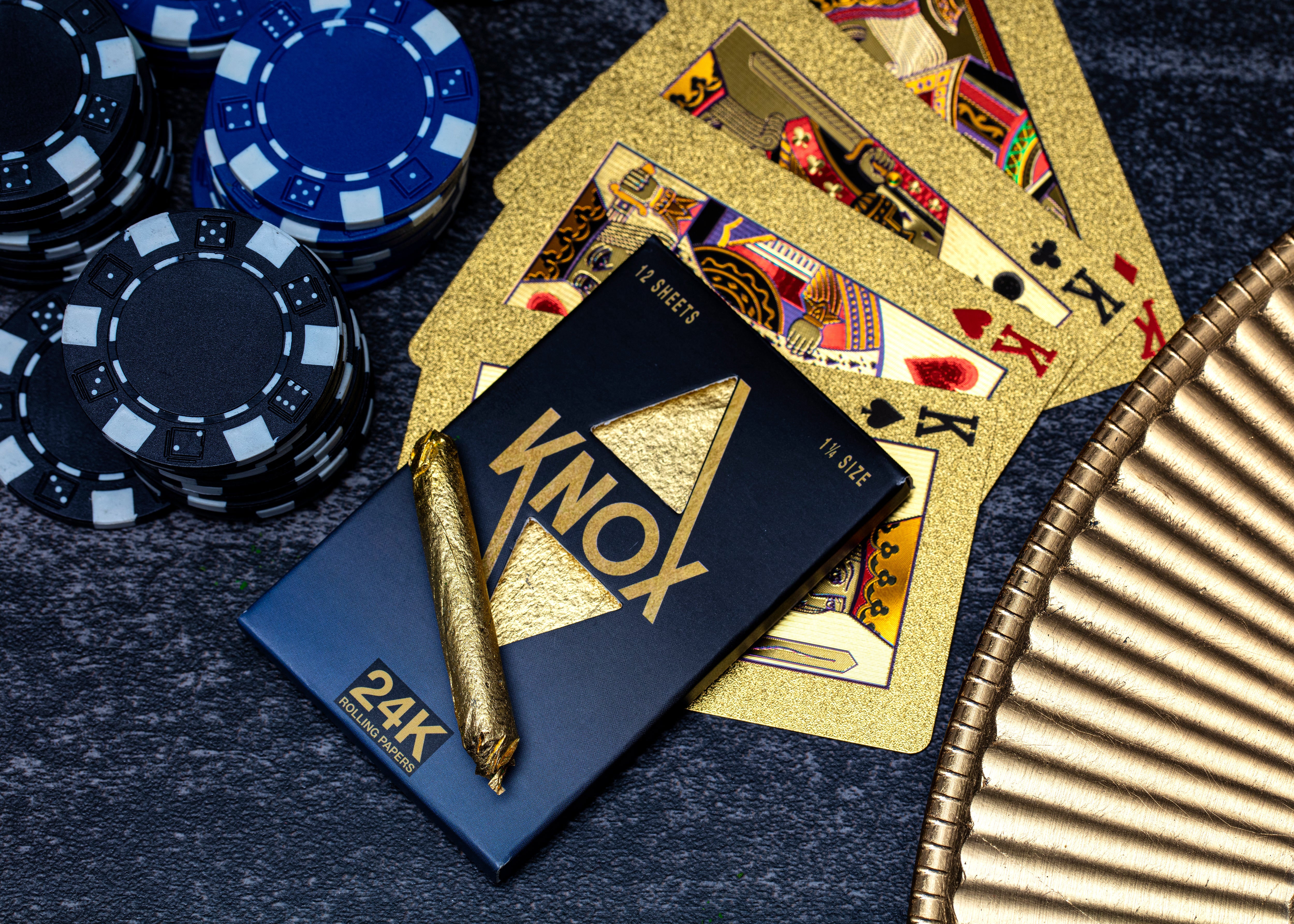 KNOX 24K Gold Rolling Paper Standard Size 12 Sheet Pack
